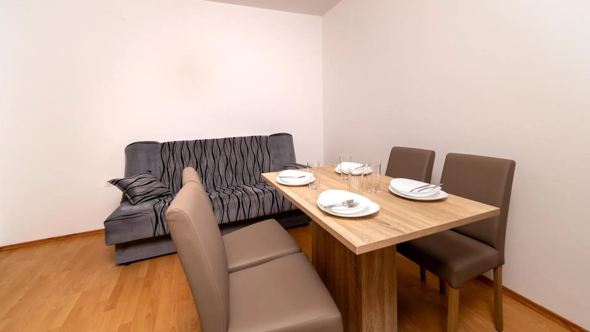 Apartmani Visnja Lopar 0*,
