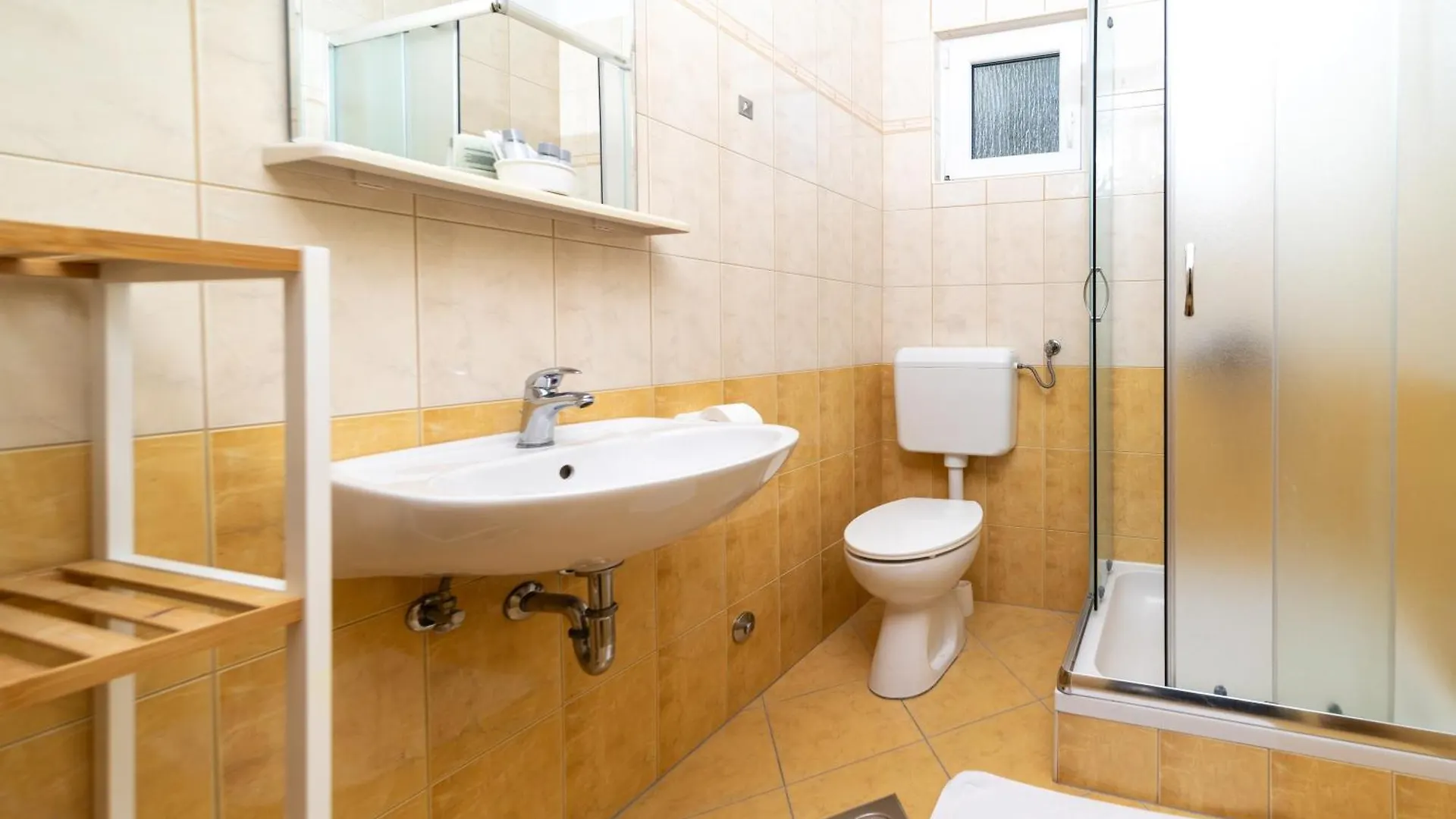 Apartmani Visnja Lopar 0*,  Croazia